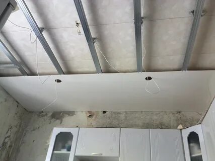 Сделать потолок на кухне пластиковыми панелями