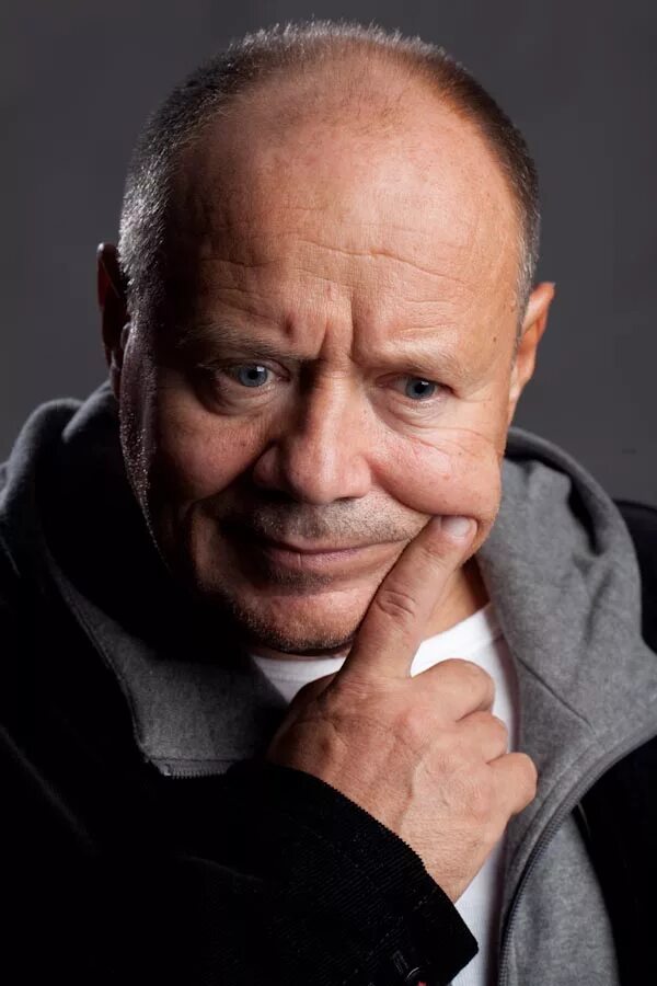 вдовин александр иванович актёр печкин. лиам нисон в 40 лет. владимир михайлов актер. российские артисты 60. юрий владимирович наза́ров.