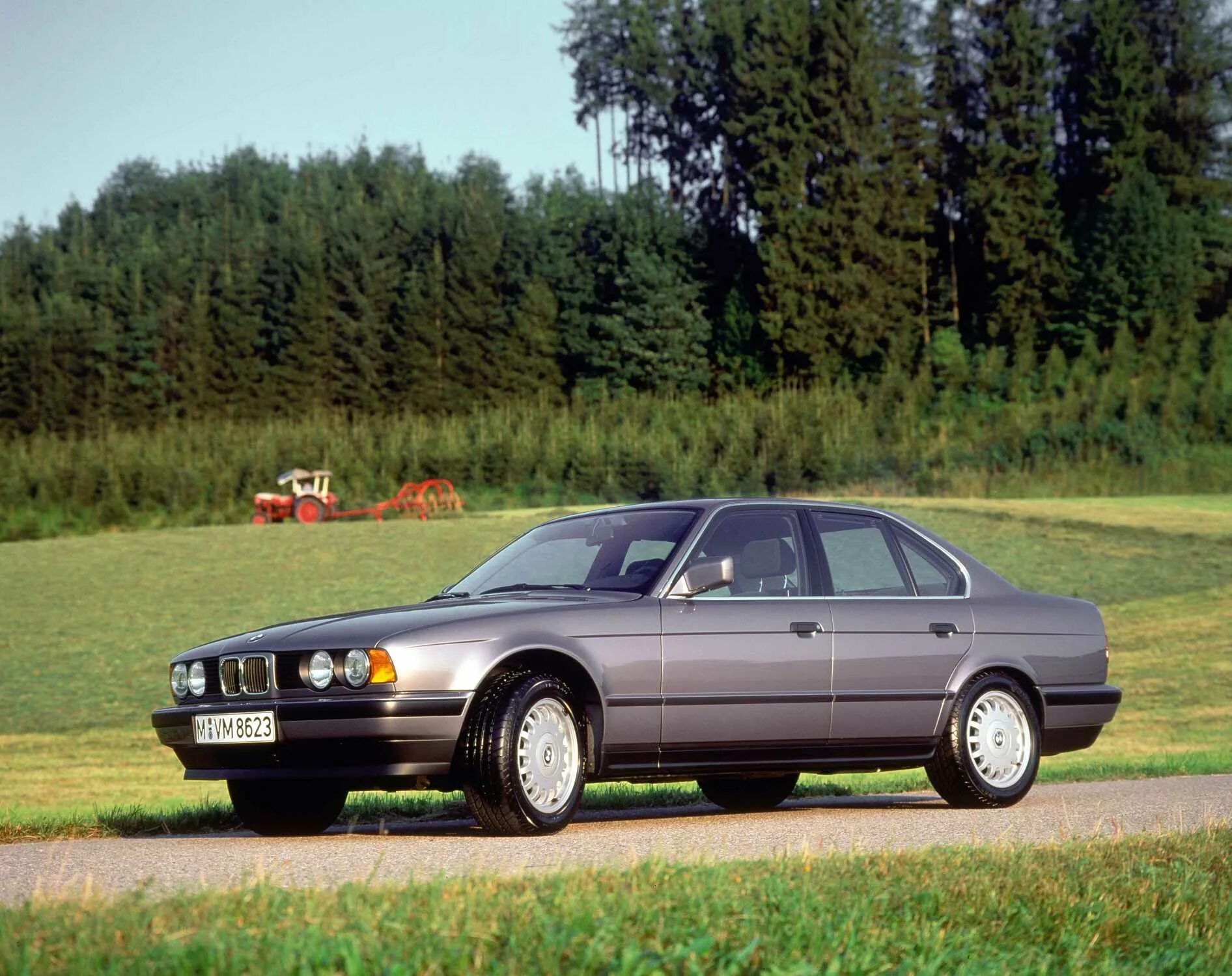 5 е поколение. БМВ е34 525ix. BMW 525 e34. BMW 5 e34 1988. BMW 525ix e34 седан.