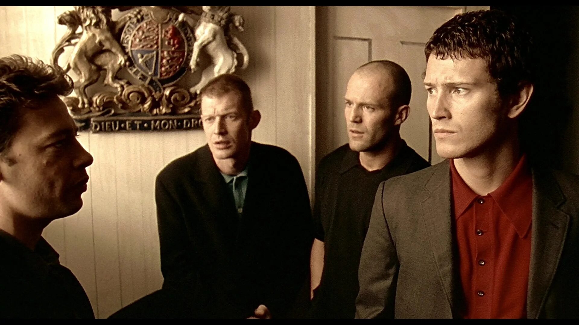 Карты деньги два ствола трейлер. Карты, деньги, два ствола фильм 1998. декстер флетчер карты деньги два ствола. джейсон стэтхэм карты деньги два ствола. гай ричи карты деньги два ствола.