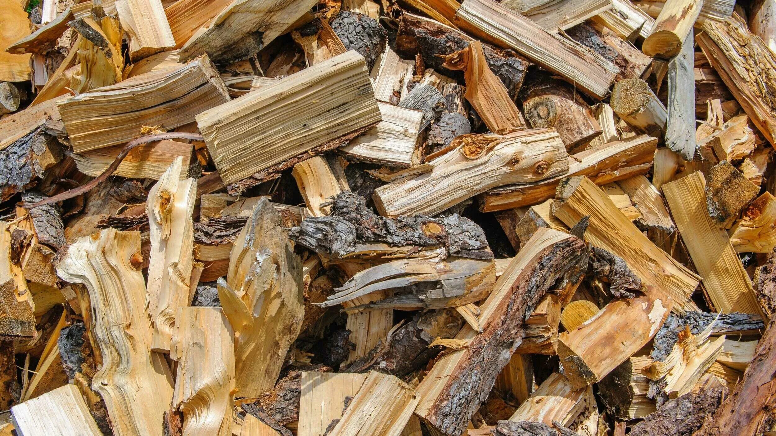 Сон поленницы дров. Деревянная чурочка. Дрова пиленые осина. Дрова колотые. Во сне видел поленья.