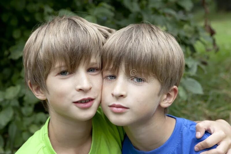 Kids gays boy. Любовь двух мальчиков. Kids gays boy. Лукас мальчик gaykids. Kids gays boy.