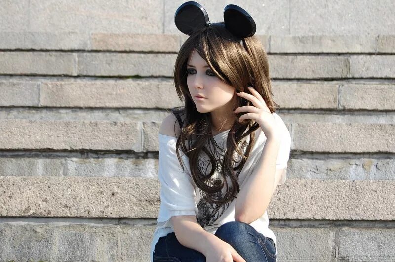 микки маус девушка. девочка с микки маусом. девушка микки мауса. образ минни маус. девушка с ушами мики мауса.
