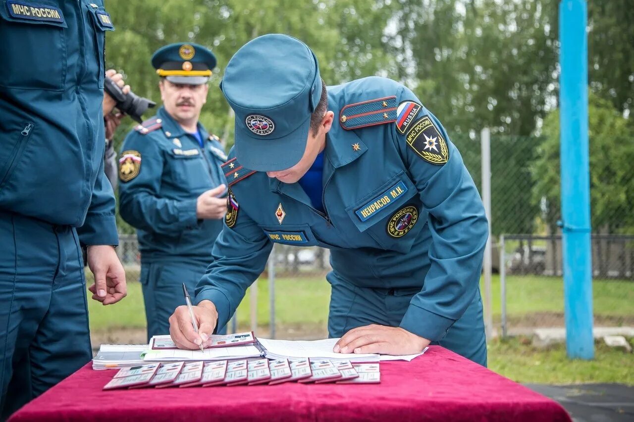 Подтверждение мчс. Белоуско МЧС. Пожарный надзор. МЧС России надзор. Пожарные МЧС России.