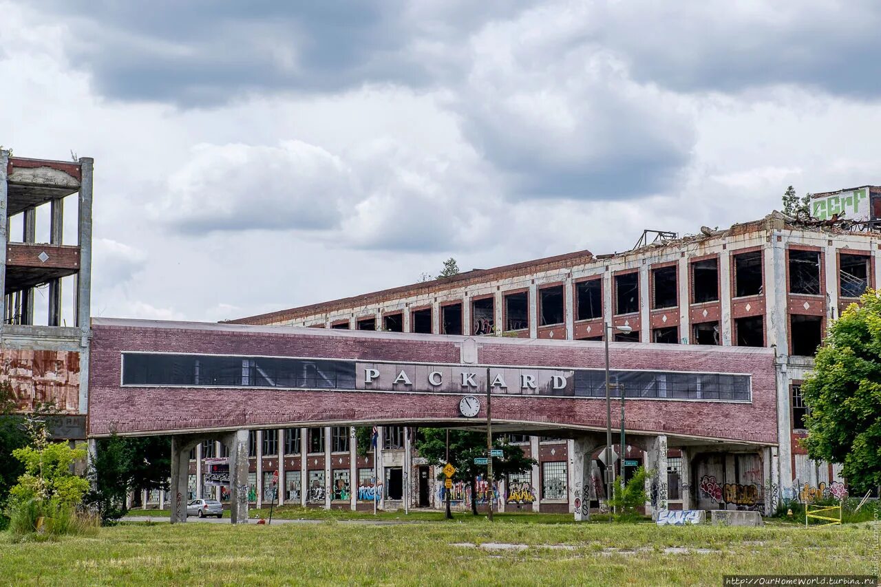 Завод детройт в сша. Детройт заводы. Завод паккард в детройте. Заброшенный завод паккард в детройте. Завод паккард в детройте.