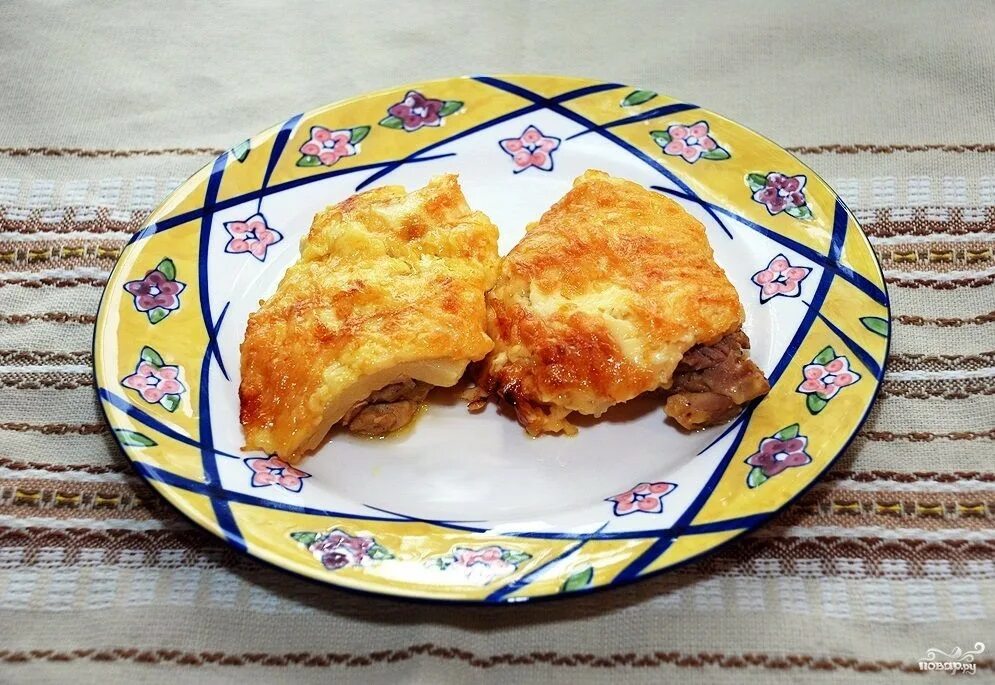 Бедрышки с сыром. Грудка с ананасами. Грудка с ананасом и сыром. Отбивная из куриной грудки с ананасом и сыром в духовке. Куриная грудка с ананасами и сыром.