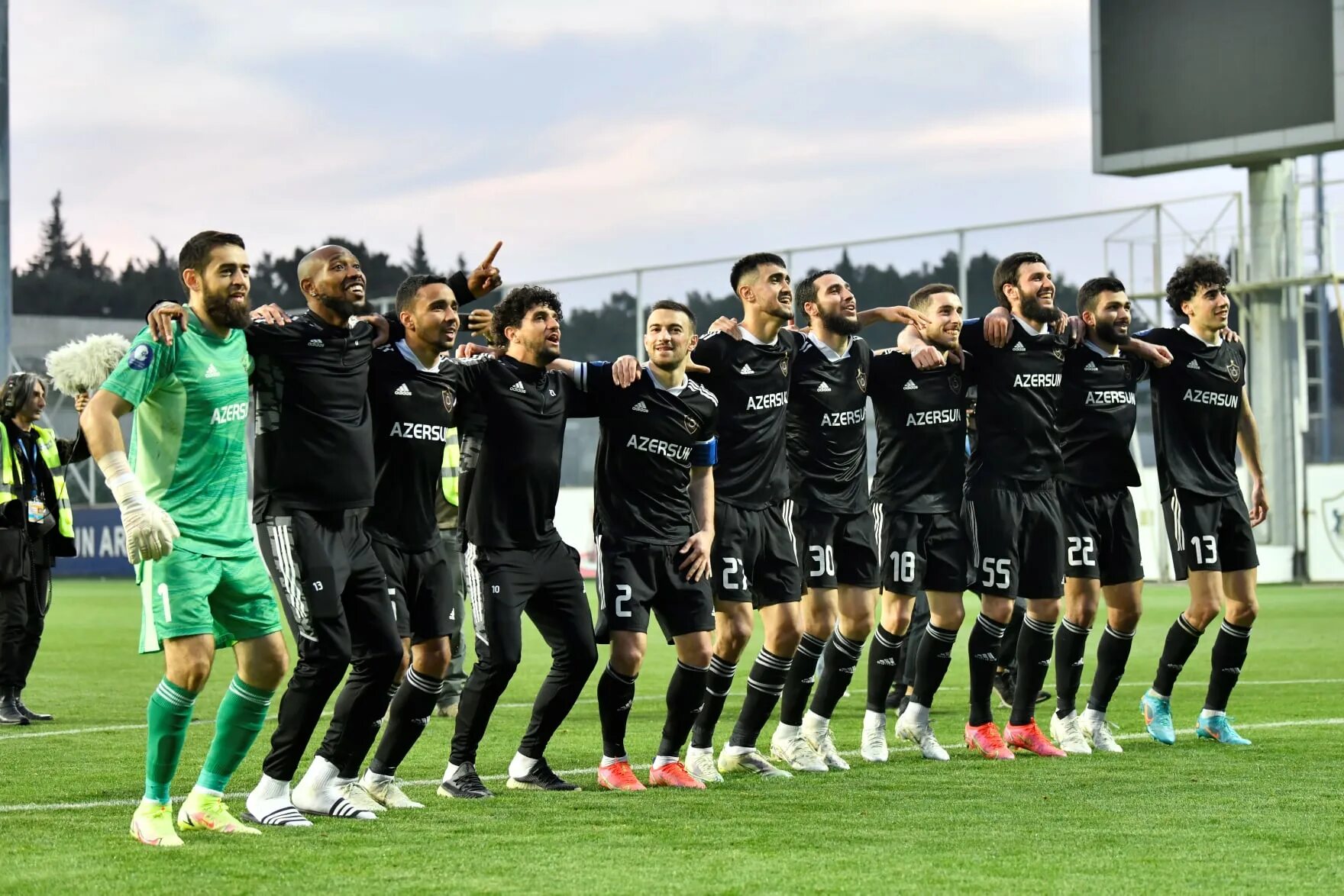 Карабах футбольный клуб состав. Карабах (футбольный клуб, Агдам). Qarabag FK 2021. ФК Карабах в Лиге чемпионов. ФК Карабах стадион.