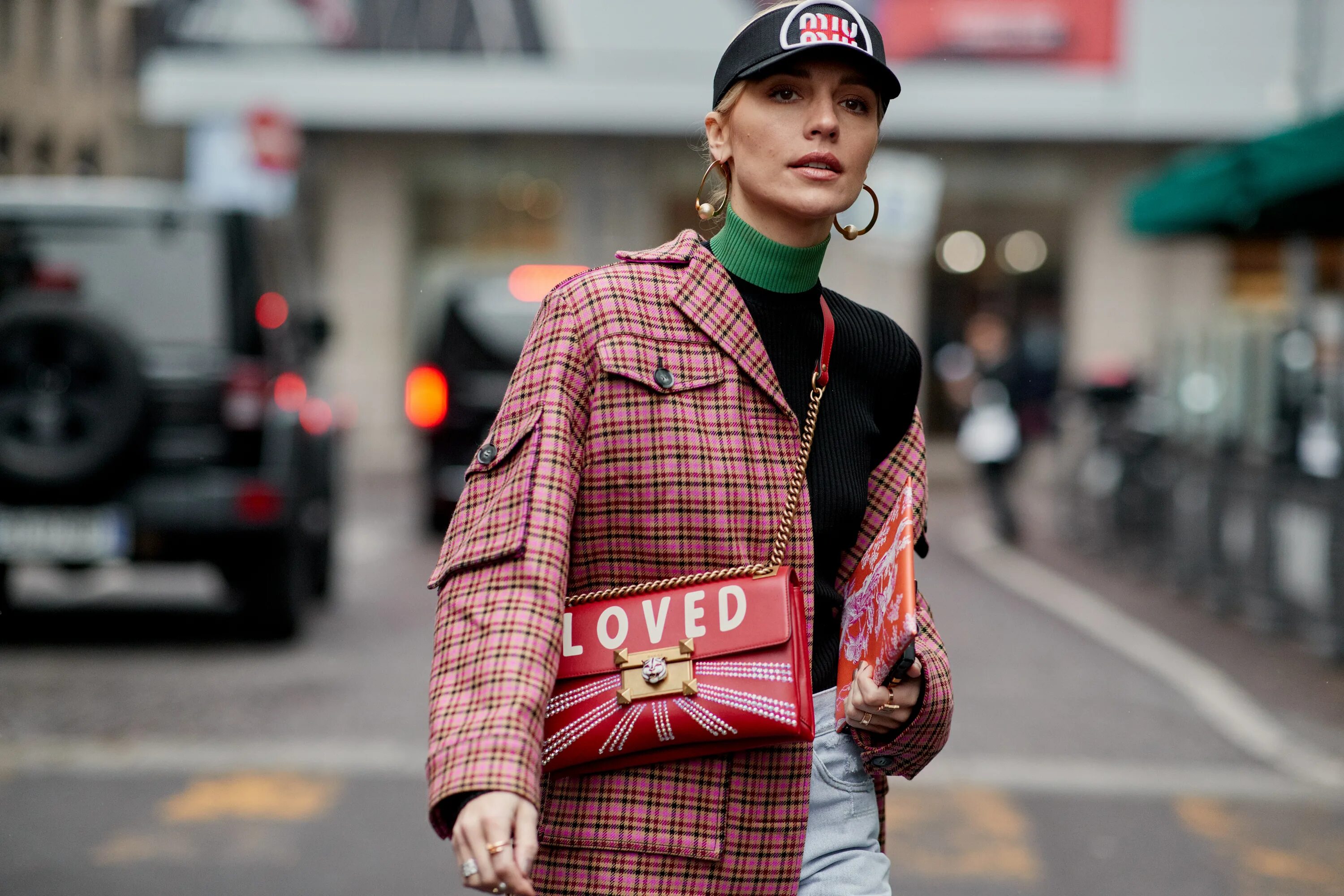 стрит стайл стокгольм 2022. стиль преппи стрит стайл. стайл бай. бейкер стиль. уличная мода на весну 2023 женская одежда.