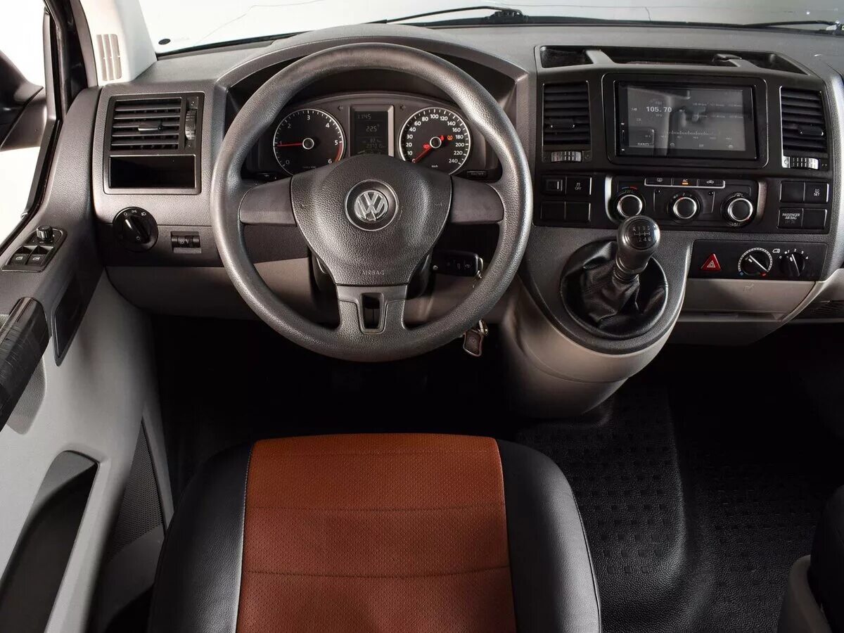 Vw transporter t6 rockton. Vw transporter 2010 салон. салон фольксваген т5 рестайлинг. фольксваген транспортер 2010 года. фольксваген transporter t5.