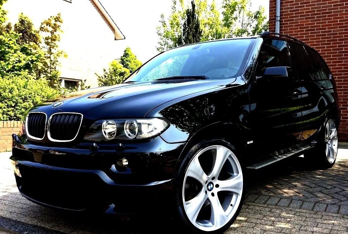 Бмв е53 рестайлинг. Бмв х5 е53. bmw e53 r22. бмв м5 е53. бмв х5 е53 красный.