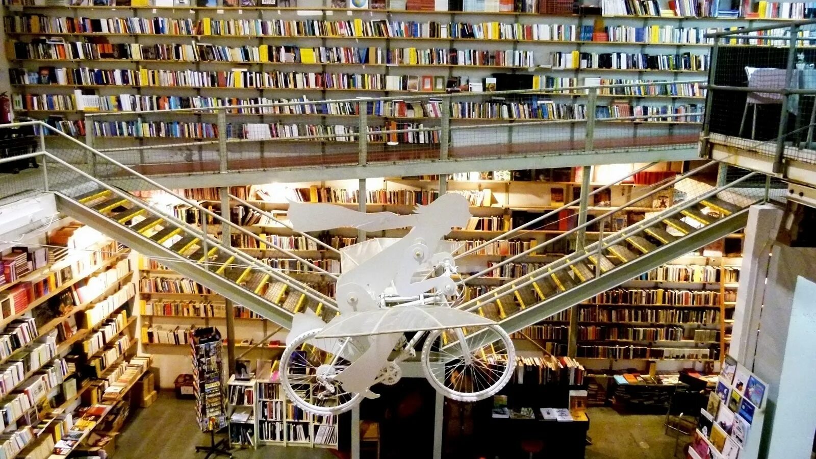 самые необычные книжные магазины. самый большой магазин. El ateneo grand splendid в буэнос-айресе. The last bookstore в лос-анджелесе, сша. книжный магазин ateneo.