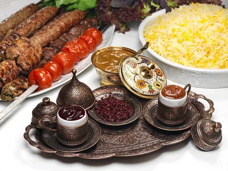 Стол азербайджанской кухни. Нац кухня азербайджана. Традиционная азербайджанская кухня. Национальные блюда азербайджана. Что едят азербайджанцы.