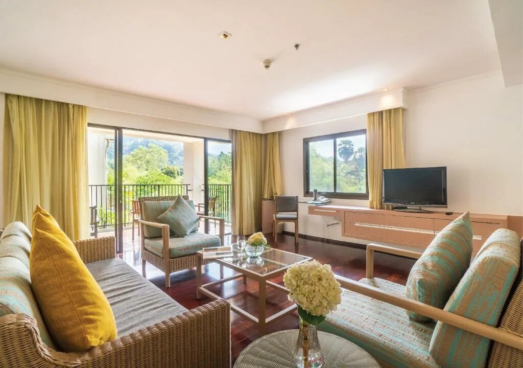 Тайланд камала бич. Radisson kamala beach. Рэдиссон пхукет камала. Swissotel suites phuket kamala beach 4*. Swissotel пхукет камала.
