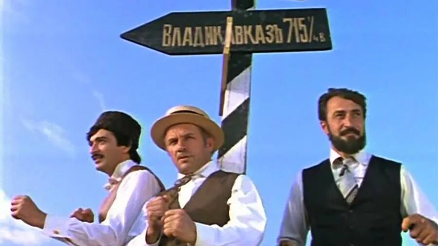 Давай бояться вместе. Давай бояться вместе картинки. Футболка тронула меня. Ты не бойся пока я с тобой. Смешные животные с надписями.