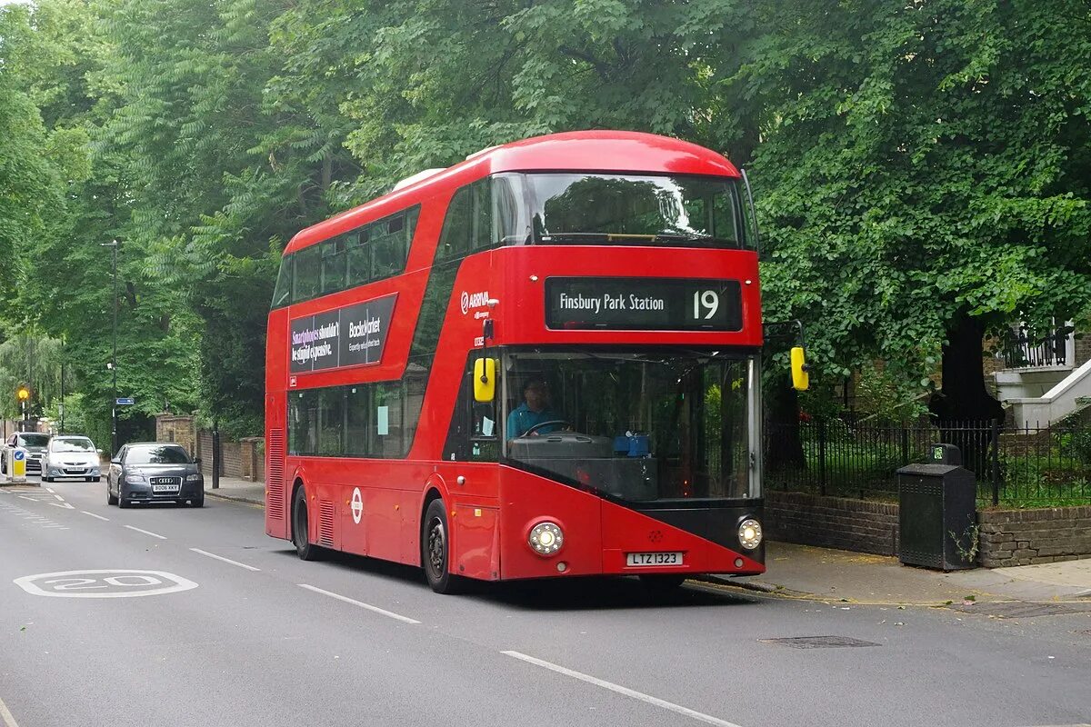 Автобус 19 0. Лондонский автобус. London Bus Drive Route 19. London Bus in Bridge. M19 Bus.