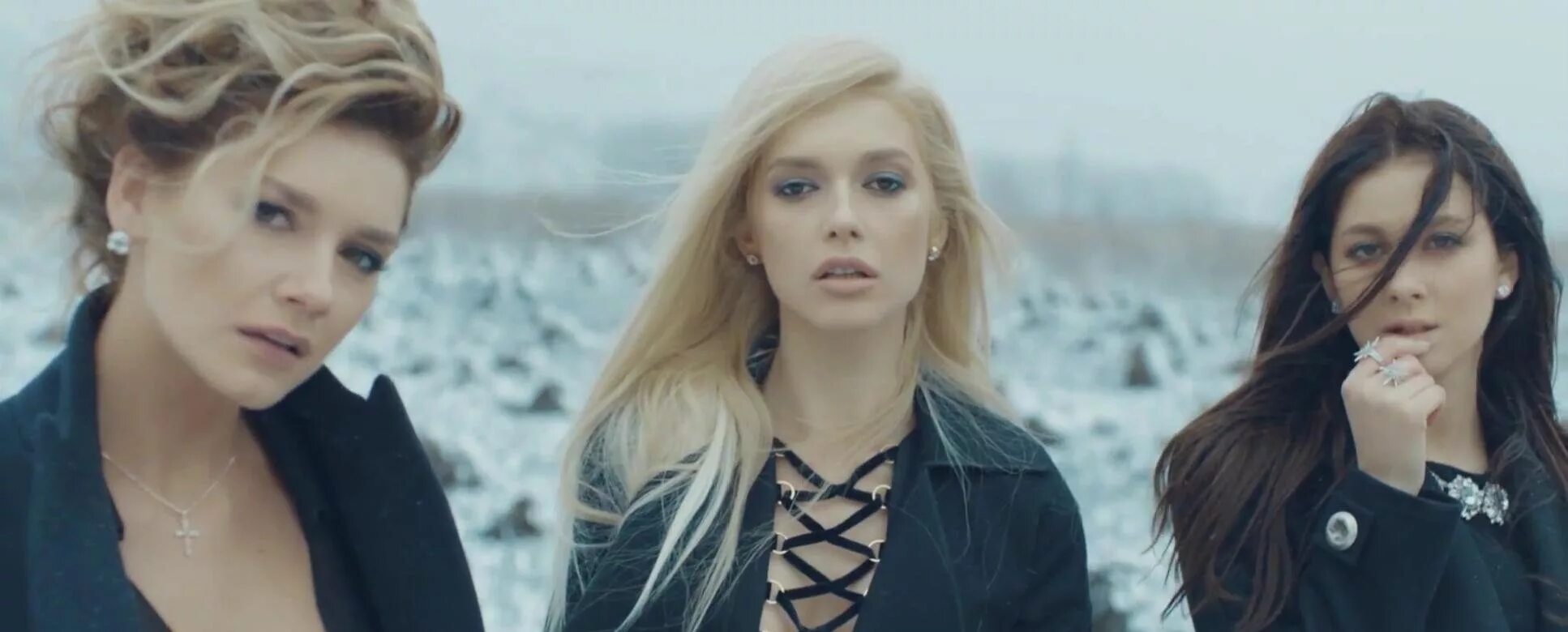 Клип boys бритни спирс фаррелл уильямс. Клип со звездами. Топ знаменитых клипов со стриптизом. Taylor swift bad bunny. Филипп киркоров цвет настроения.