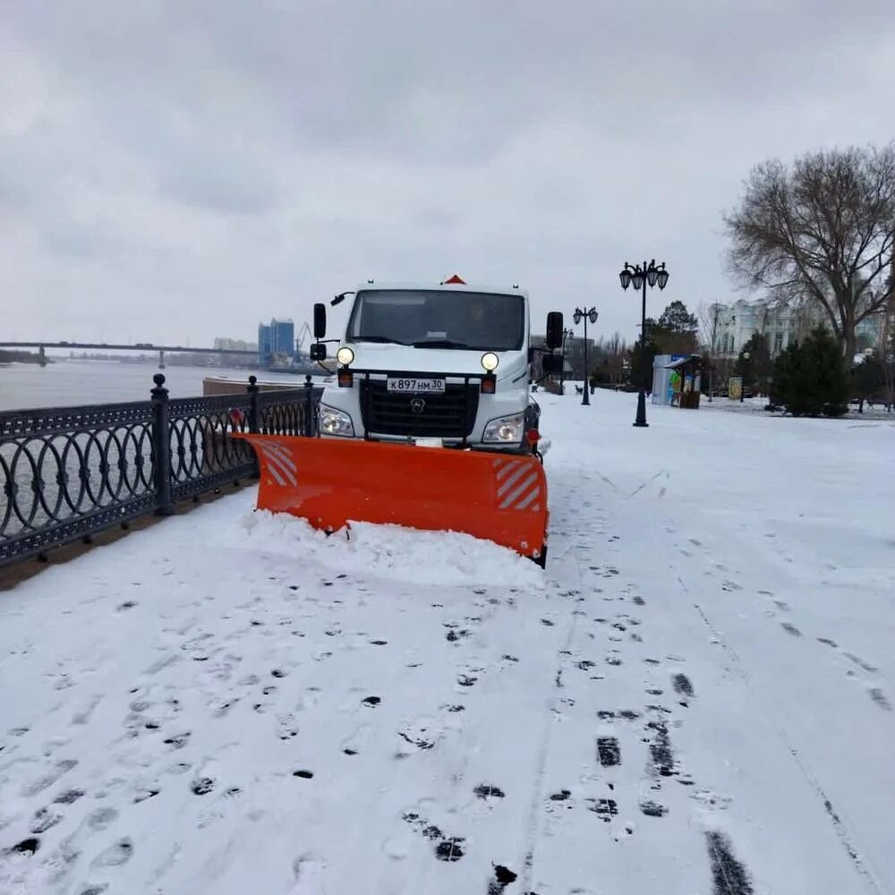 И снова выпадет снег. Снег в Астрахани. Снегопад в марте. Астрахань март. Астрахань в снегу фото.