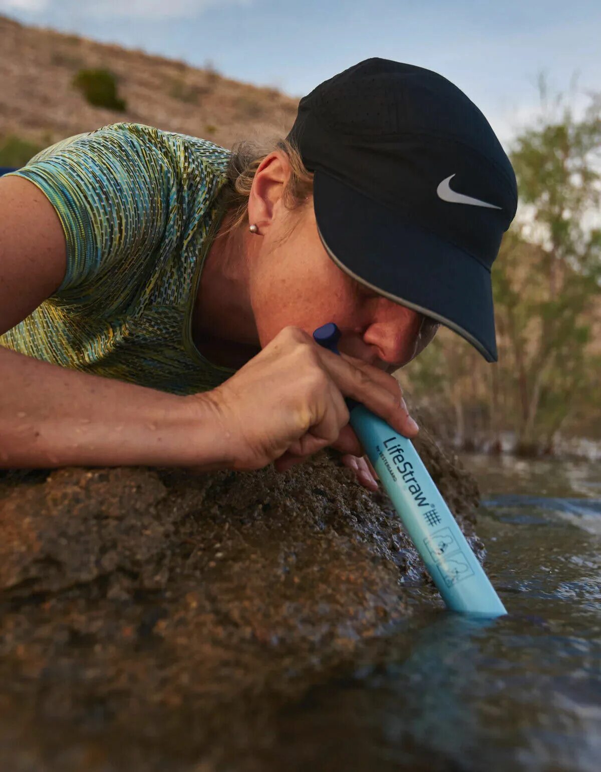 Гениальная система. LIFESTRAW. LIFESTRAW фильтр. LIFESTRAW iafad. Using Water Filter Straw.