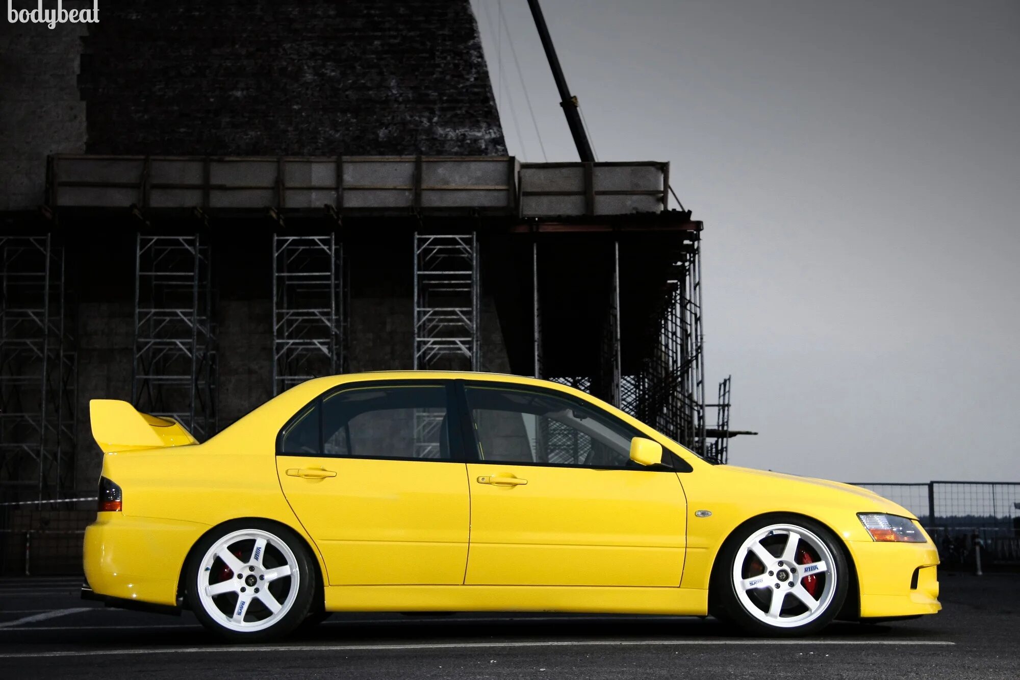 Эво диски. Мицубиси Лансер Эволюшн 9. Лансер Эво 9 желтый. Лансер Эволюшн 9 желтый. Mitsubishi Lancer Evolution 10 жёлтый.