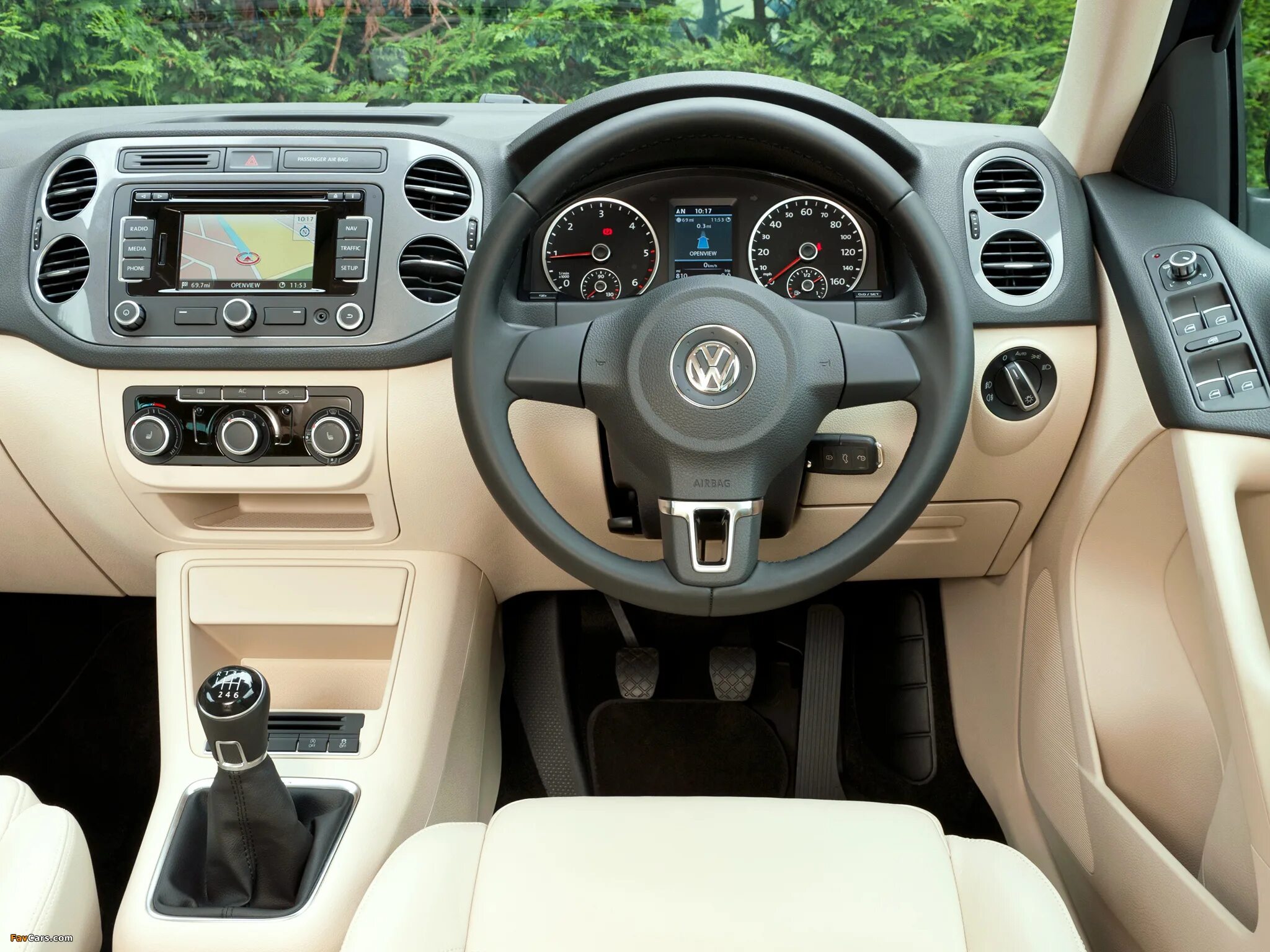 Купить салон тигуан. Volkswagen Tiguan 2012 Interior. VW Tiguan 2012 салон. Volkswagen Tiguan 2012 салон. VW Tiguan 2015 Interior.