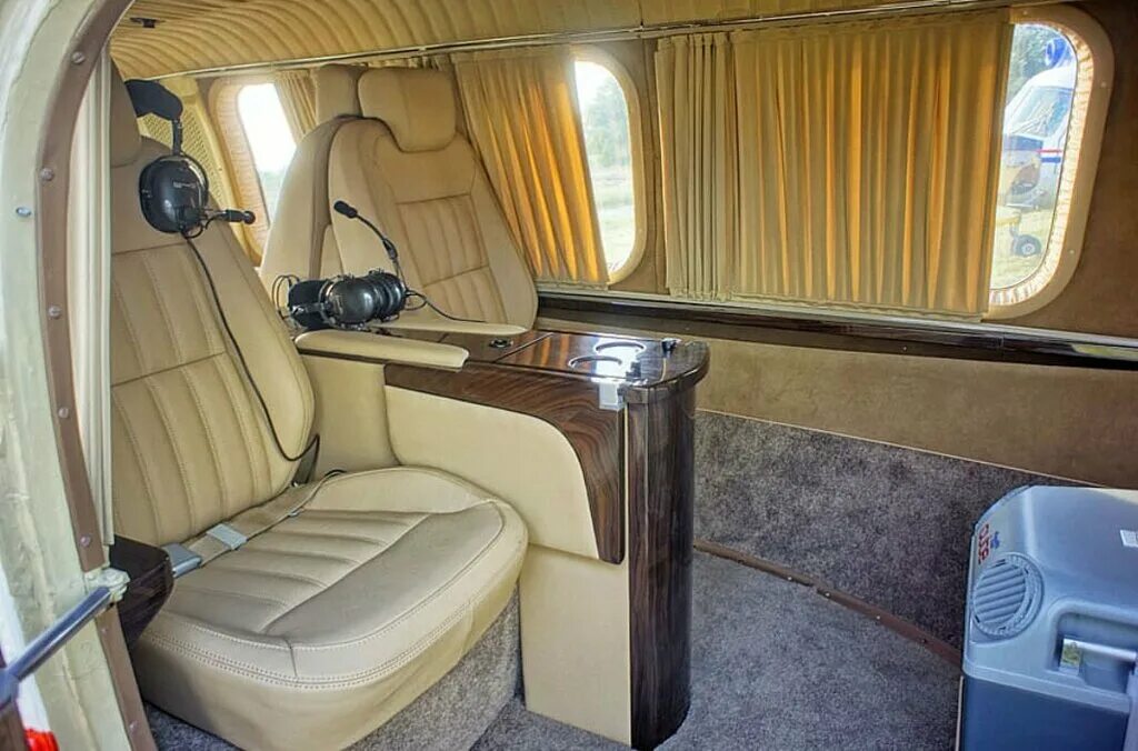 Vip grand 777. Ми-2 вертолёт салон. Ми-2 пассажирская кабина. Ми2 салон Люкс. Ми 2 вип салон