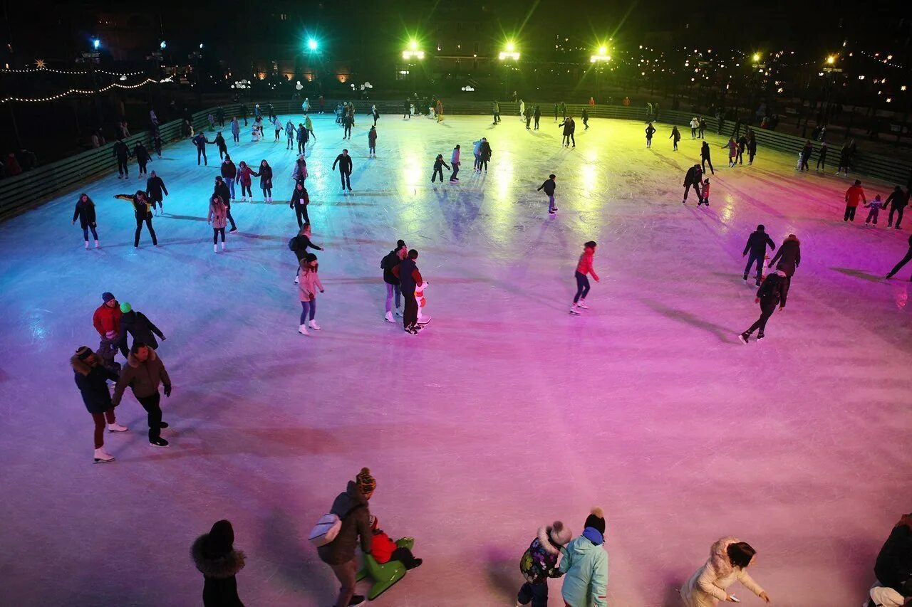 Массовые катания на коньках спб. Массовые катания на коньках спб. Тутберидзе на катке. Каток коньки. Айс град каток спб.