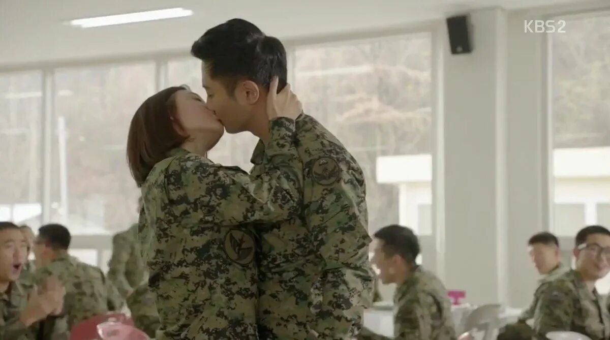 Descendants of the sun jin goo. Со дэ. Чжин гу потомки солнца. Чин гу потомки солнца. Дорамы корейские потомки солнца.