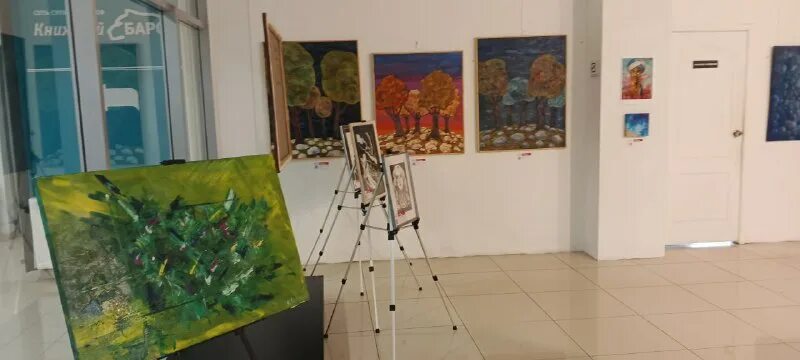 Художественного союз. Липецк выставочный зал на ленина. Творческое объединение художников лик волгодонск. Евразийский художественный союз. Билет члена союза художников россии.