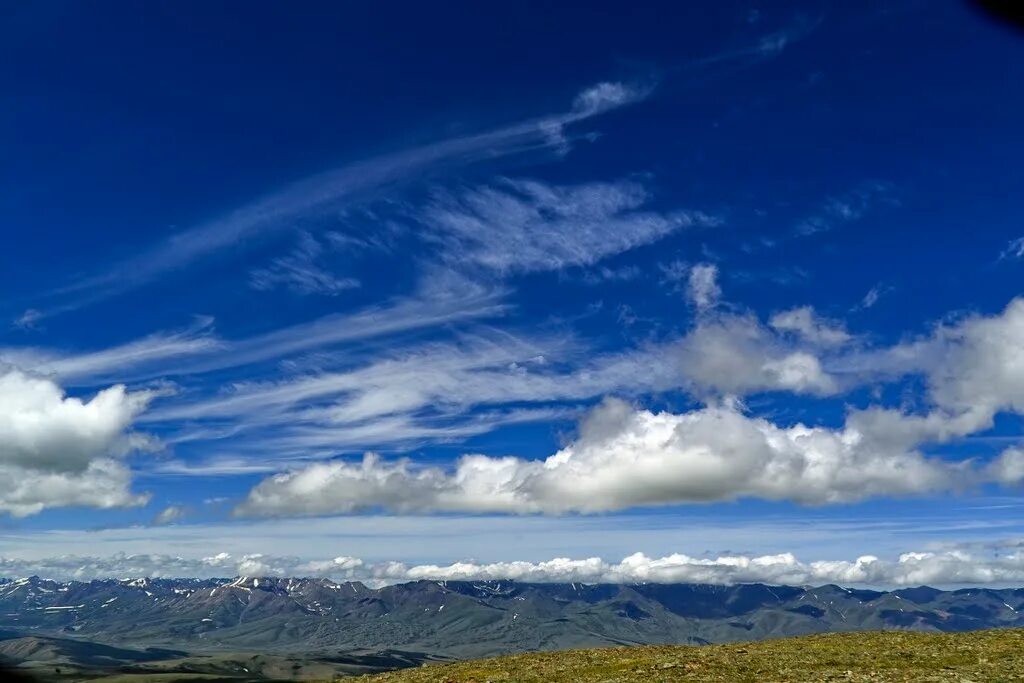 горный алтай небо. северный алтай. облака алтай. холм бурятия. алтайское небо.