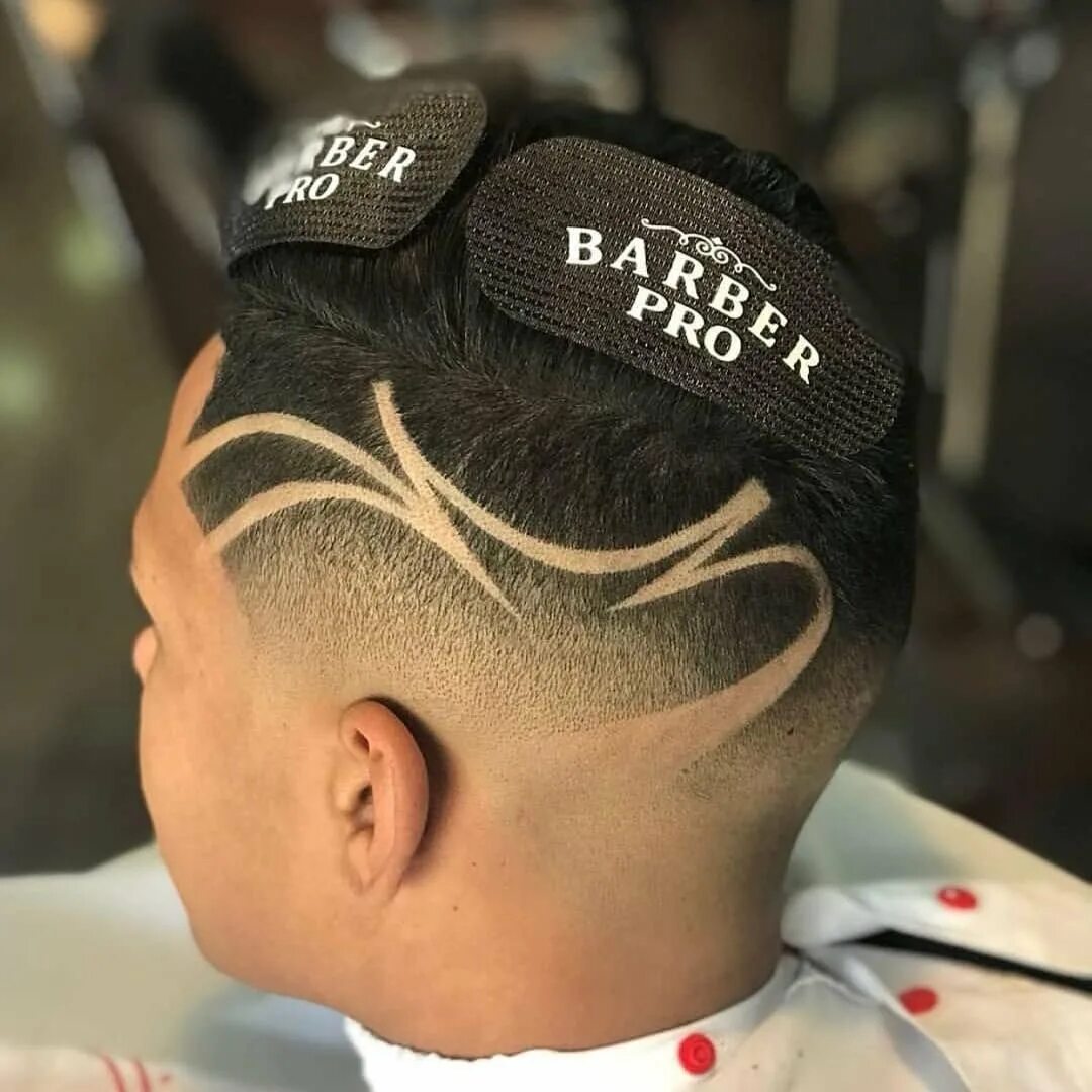 Волосы картинки. Вояж помпадур канадка. Стрижки мужские стильные. Хаер тату на затылке у девушек. Андеркат полубокс.