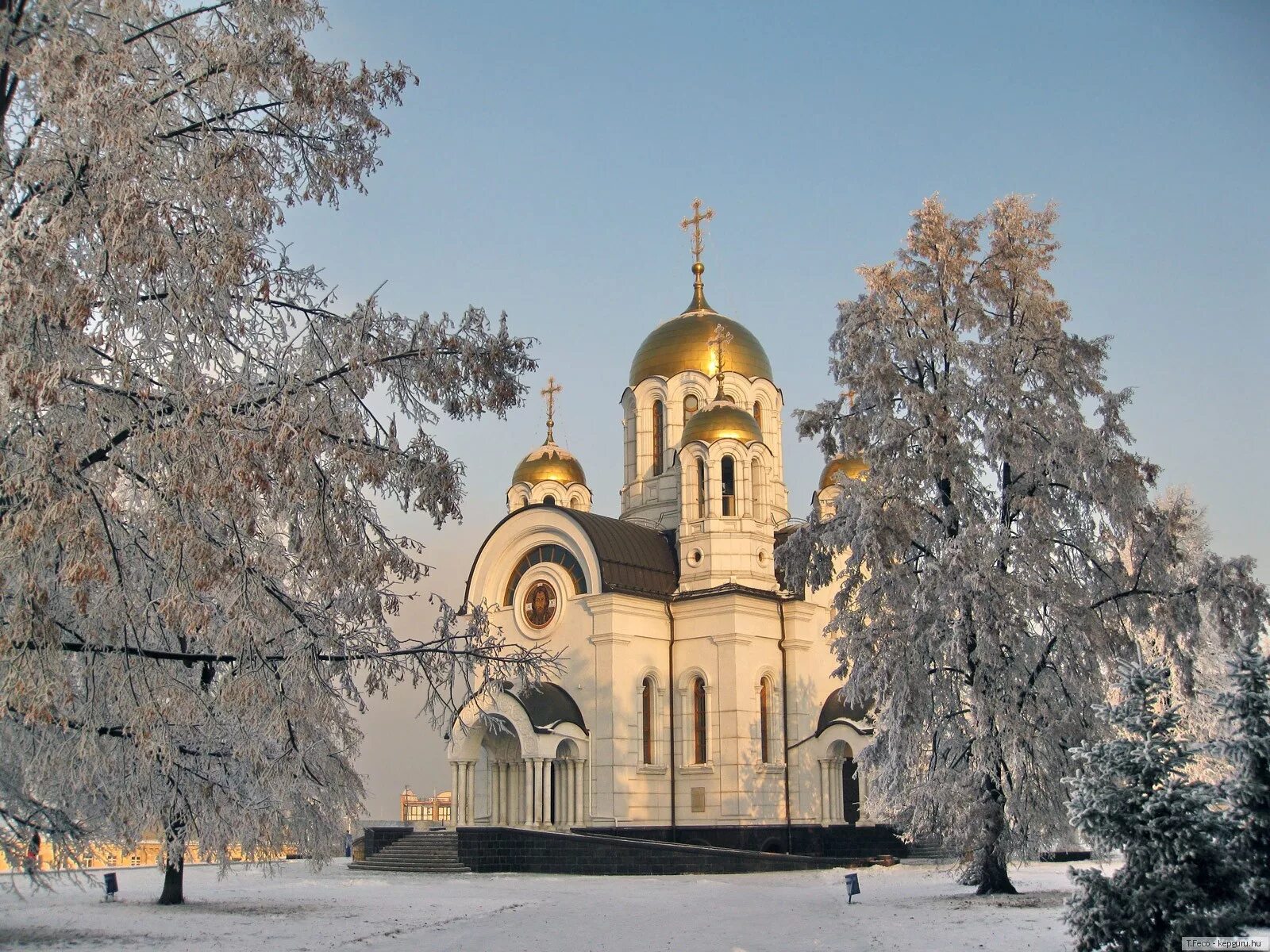 Храм дорога жизни. Церковь Рождества Пресвятой Богородицы зимой (г. Вязьма). Храм Рождества Пресвятой Богородицы Киров зима. Белогорский монастырь Пермский край.