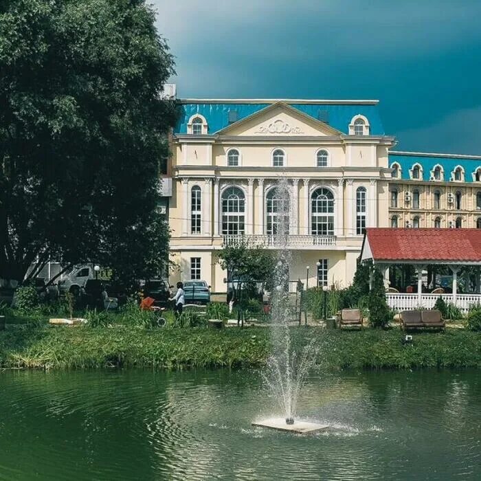 Судогда картмазово. Гостевой дом внуково виладж. внуково виладж парк отель. внуково вилладж картмазово. внуково парк виладж отель картмазово.