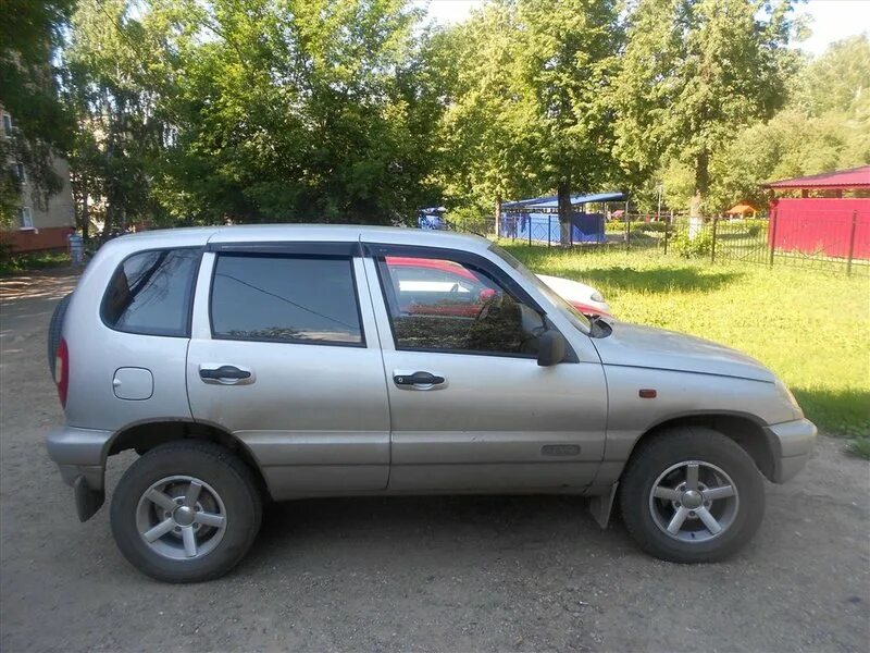 Купить шевроле бу пенза. Шевроле Нива 2004. Chevrolet Niva 2004 года. Шевроле Нива Фам 1. Шевроле Нива 2004 год бу.