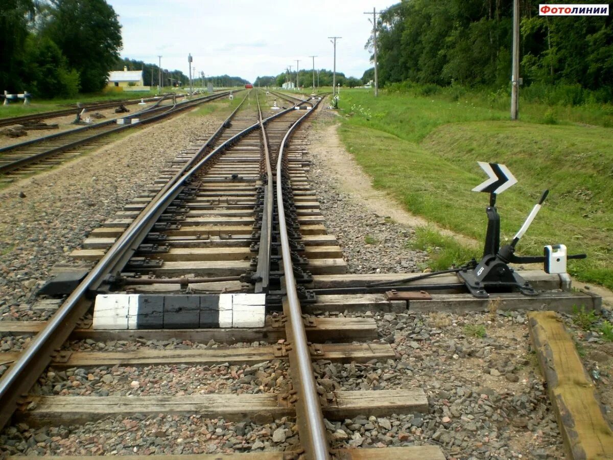 Жд указатели. Жд указатели. Жд указатели. Ручная стрелка железнодорожная. Сигнальные указатели.