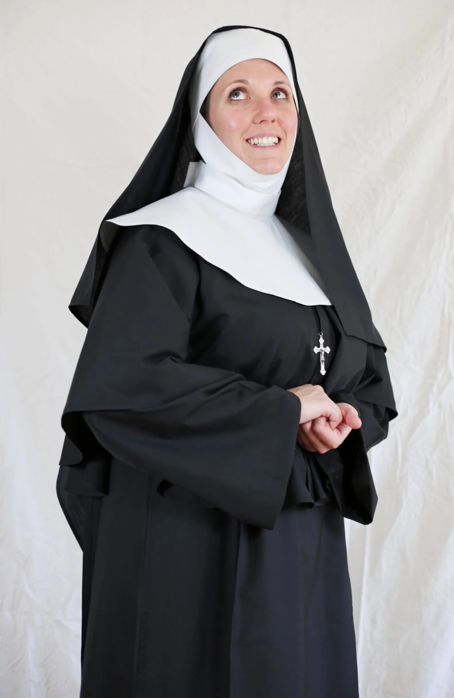 Болезнь монашек что это. Хитон монахини. Монахини Католические Тамплиерские. Fun World костюм монахини. Костюм монахини 20-еигоды.