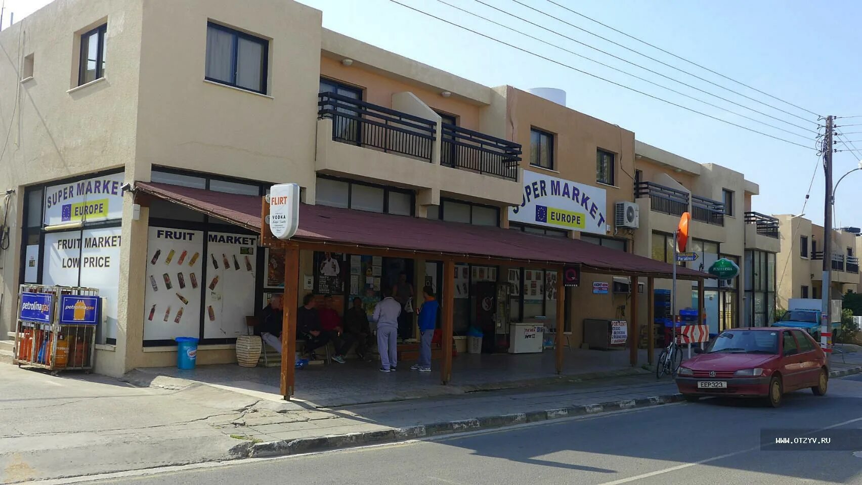 Брендовые магазины одежды на кипре. Кипр магазины. Шоппинг на кипре. Кипрский магазин. Кипрский магазин.