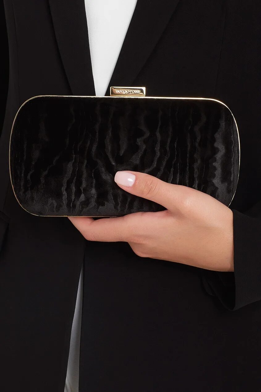 Клатч ermanno scervino женский. Бархатный клатч. Бархатный клатч. Железный клатч асос. Бархатный клатч зара.