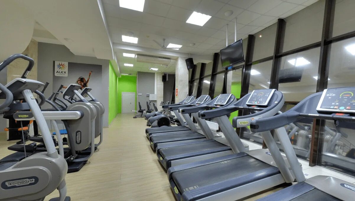 Алекс триада пермь. Alex fitness ясенево. алекс фитнес тренажеры кардио. спирит фитнес ясенево. кардиозона.