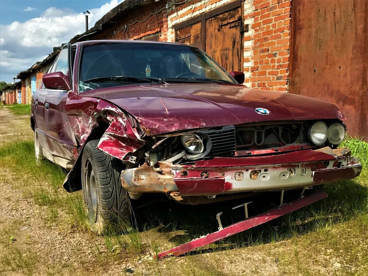 Битая машина. Битое авто. Битая машина. Битая тойота королла 2008г. Битая машина на ходу.