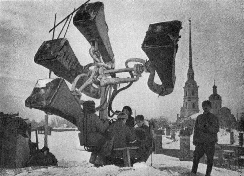 метроном в блокадном ленинграде. блокада ленинграда репродуктор. репродуктор в блокадном ленинграде. звук сирены в блокаду. звук сирены в блокаду.