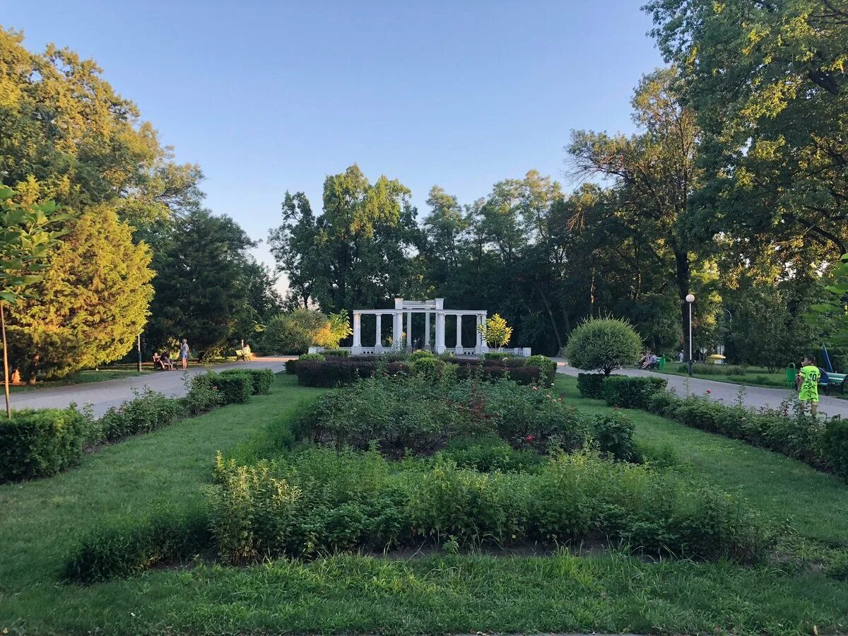 Где сады в краснодаре. Парк Горького Краснодар. Парк городской сад Краснодар. Горсад Краснодар. Краснодар городской сад Краснодара.