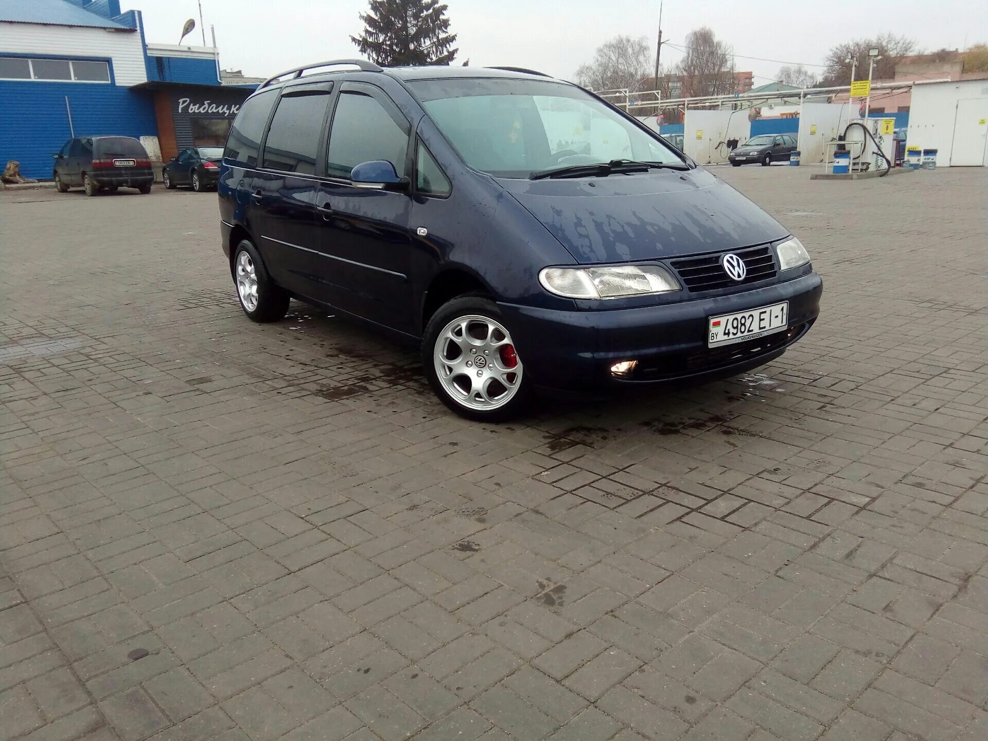 Volkswagen sharan года выпуска. Volkswagen Sharan 1.9 TDI. Фольксваген Шаран 1999. Фольксваген Шаран 1999 1.9 тди. Тойота Шаран 1999 года.