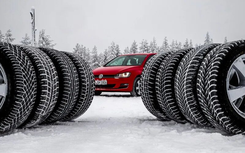 Зимняя шина краснодар. Зимние шины. Покрышки зимние для автомобиля. Шипованные шины автомобильные. Зимняя шипованная резина.
