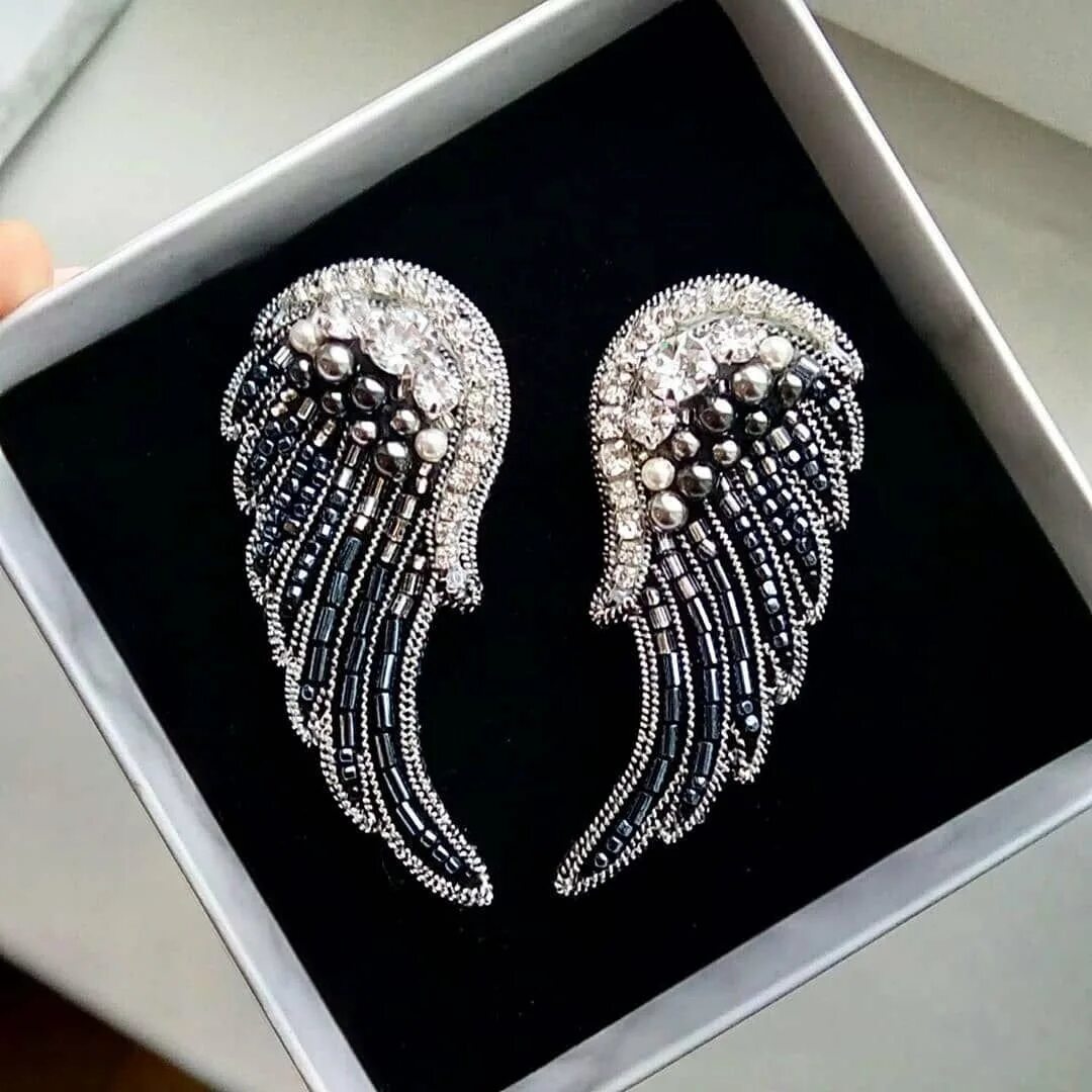 Крылья из бисера. Брошь крылья ангела из бисера. Крылья из бисера. Брошь крылья ангела. Брошь ангел из бисера.