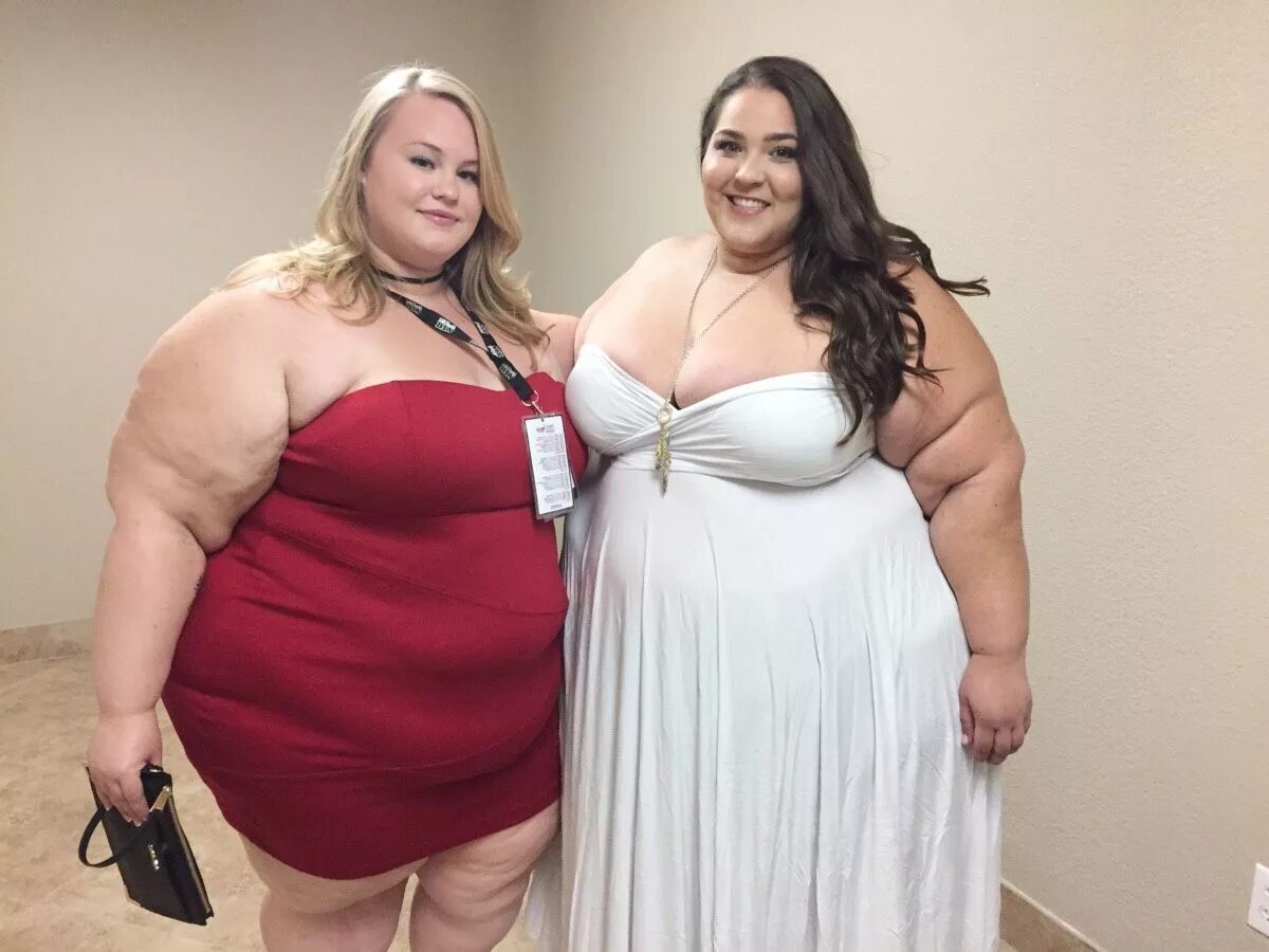 Толстая сестра. Две толстые. Толстые женщины.