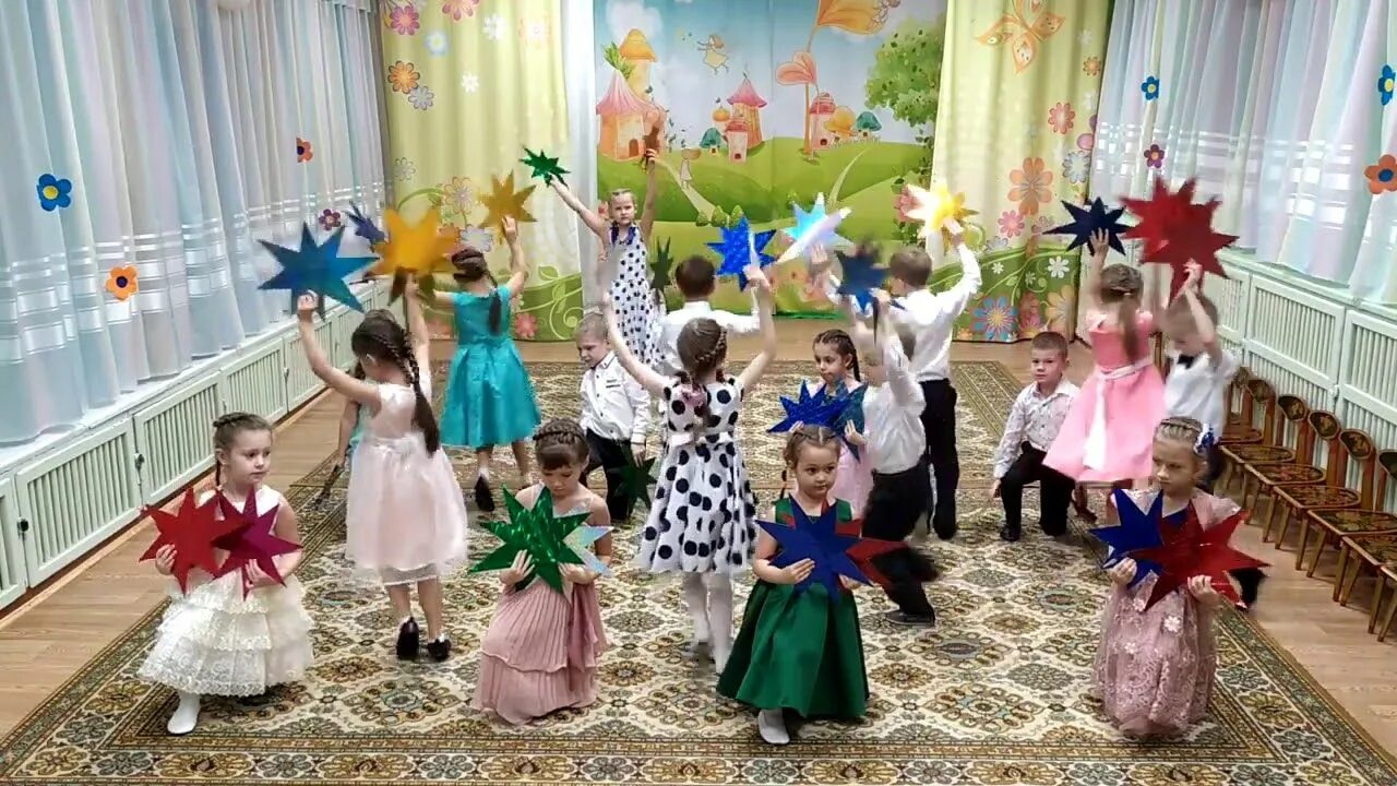 Видео детский танец звезд. Звезды для танца в детском саду. танец со звездами в детском саду на выпускной. танец зажигаем звезды на выпускной в детском саду. детский танец о звездах.