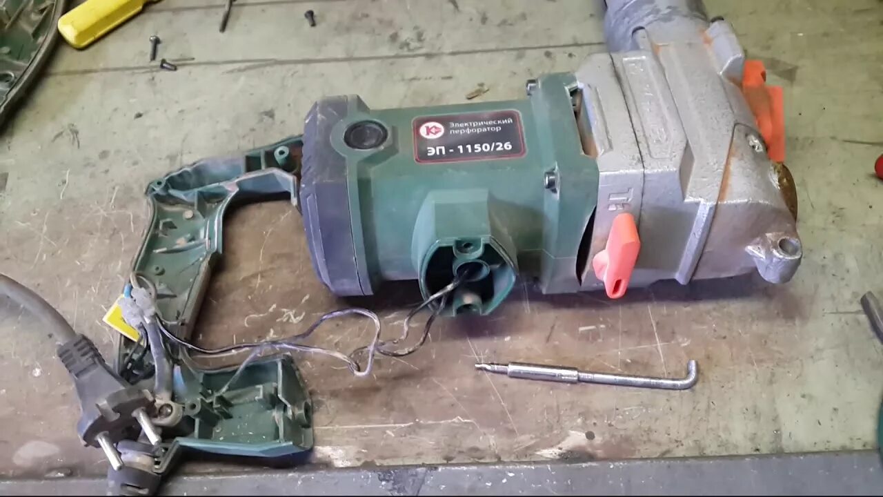 Bosch pbh 2200 re. Макита перфоратор 840 ватт. Сломанный перфоратор. Сломанный перфоратор. Шуруповерт макита 2450l.