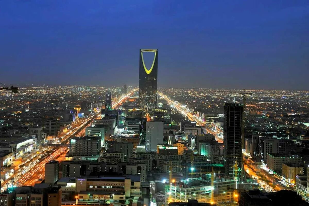 Башня центра королевства Эр-Рияд. Саудовская Аравия столица Эр-Рияд. Эр-Рияд Саудовская Аравия Kingdom Centre. Саудовская Аравия Эр-Рияд достопримечательности.