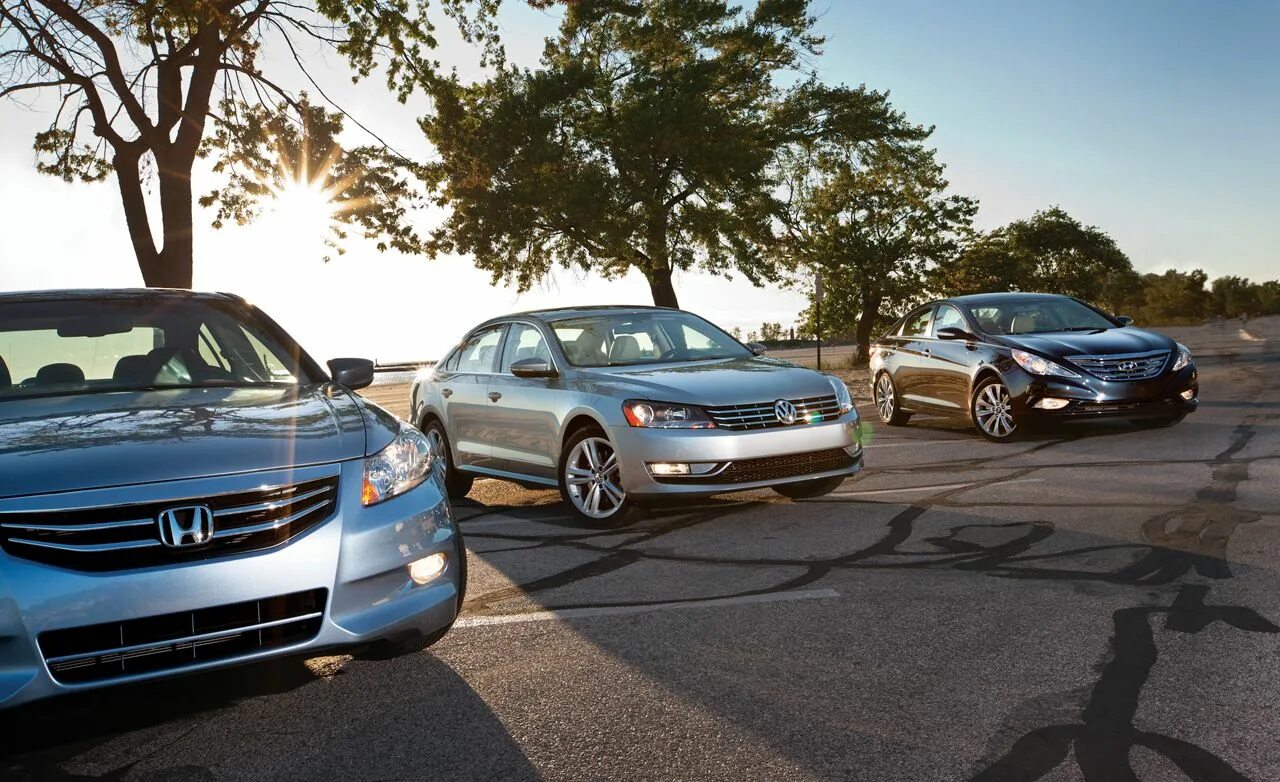 Volkswagen Passat vs Honda Accord. Volkswagen Passat vs Hyundai Sonata. Honda Accord 2011. Honda Passat 2012. Hyundai volkswagen