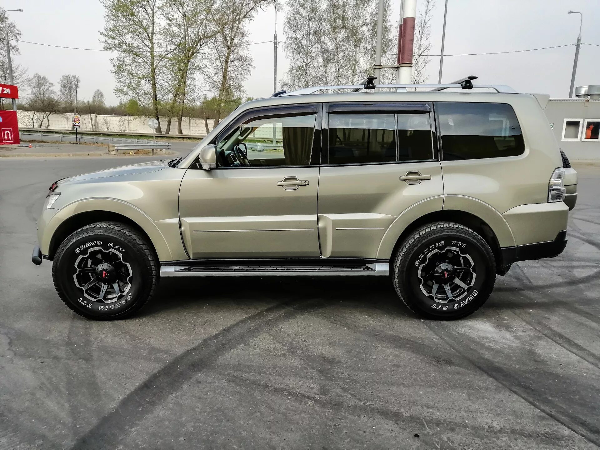 Купить диски на паджеро 4. Mitsubishi Pajero 4 диски. Паджеро 4 r17. Mitsubishi Pajero 4g. Mitsubishi Pajero r20.